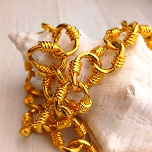 Buttery Sunset Gold-Tone Chunky Crafted Cleo Goddess Necklace - Picture 4 of 9